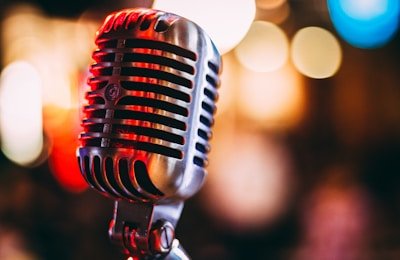 91传媒：某知名歌手演唱会假唱被实锤，观众现场录音曝光