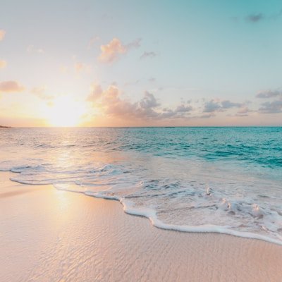 91传媒:某明星度假私人海滩照流出